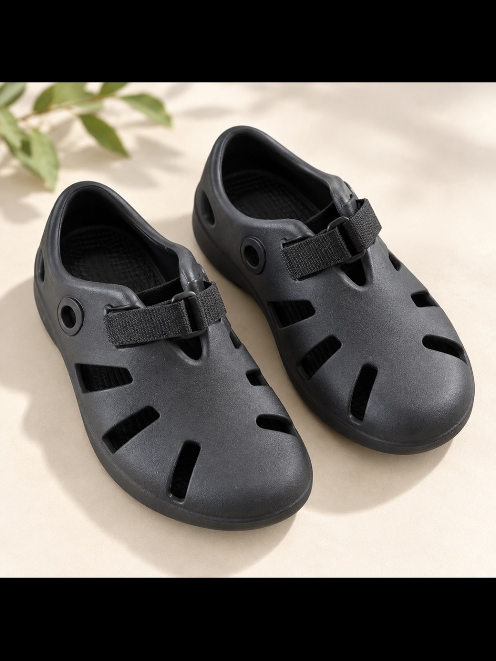 OOFOS OOCandoo Black Recovery Sandals Unisex M4 W6 EU 37
